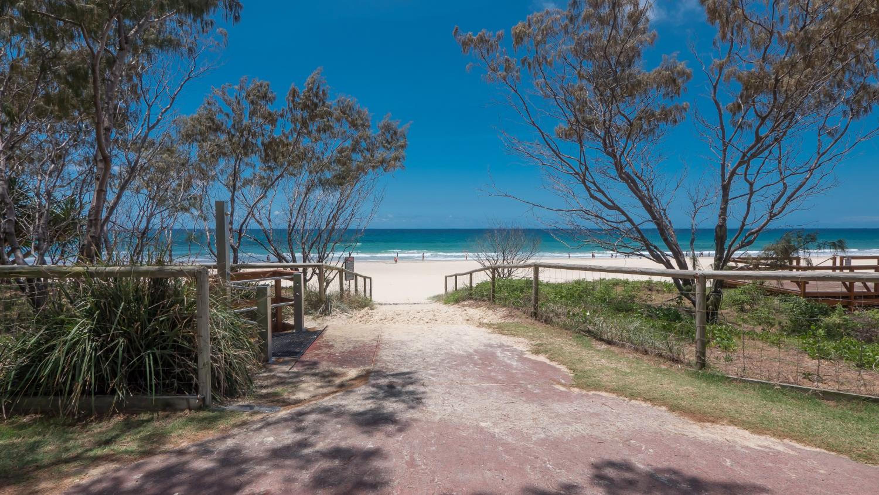 Фото Boulevard North Holiday Apartments