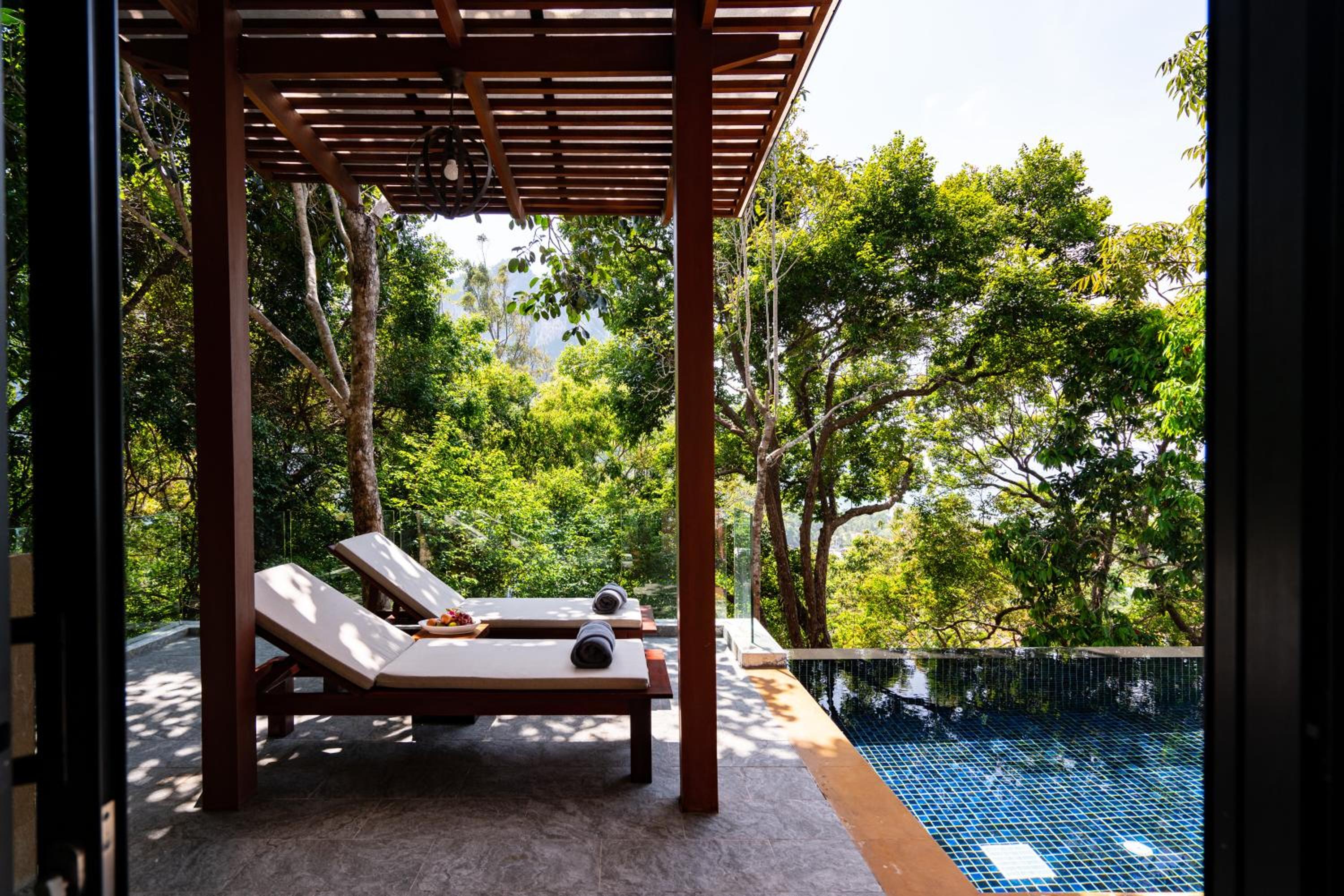Фото Avani AO Nang Cliff Krabi Resort