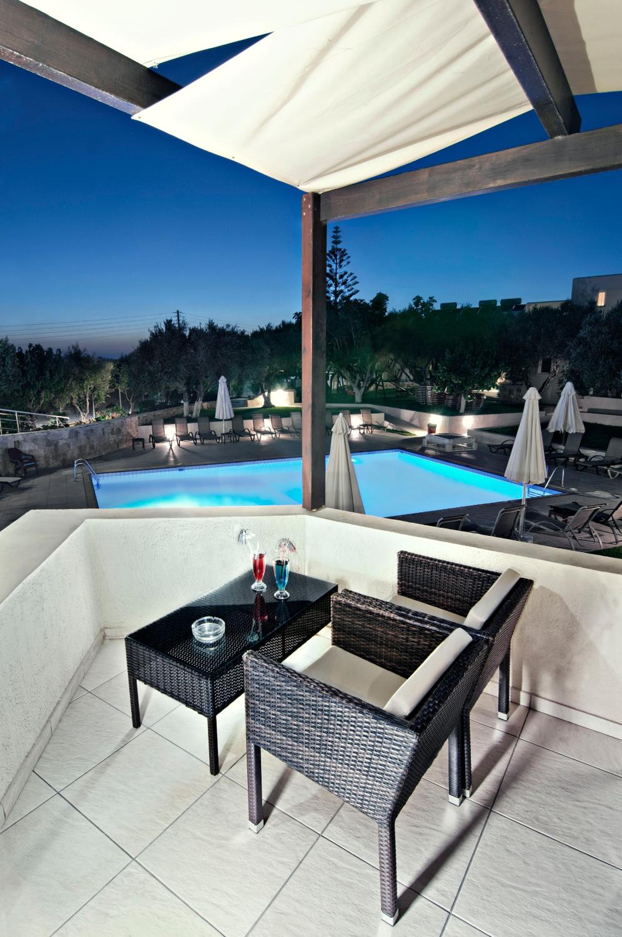 Фото Ourania Apartments