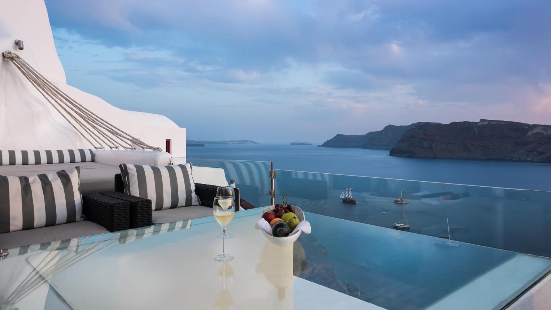 Фото Hyperion Oia Suites