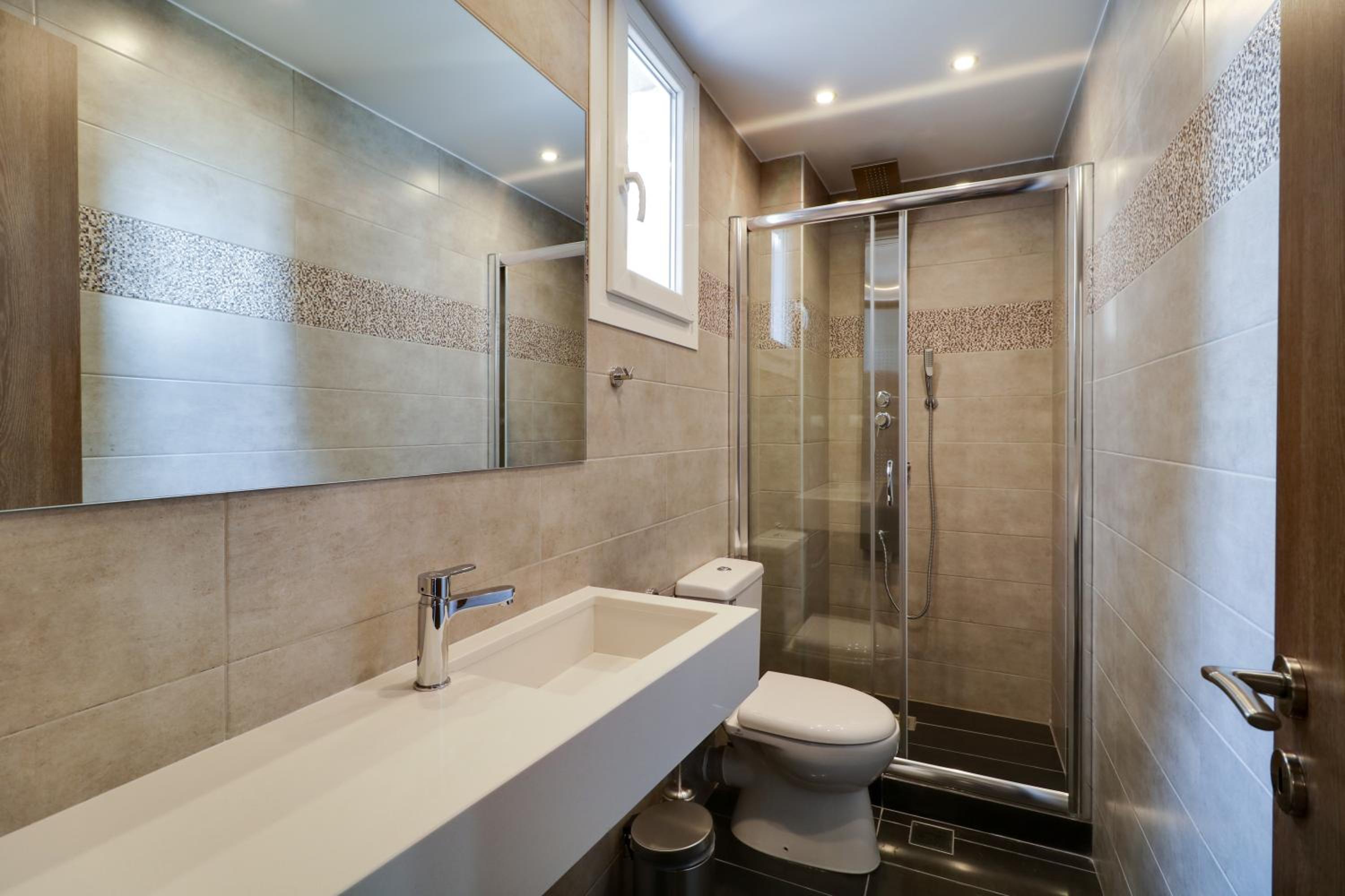 Фото Athens Comfort Suites And Apartments