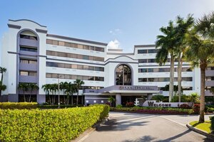 Гостиница DoubleTree by Hilton West Palm Beach Airport в Уэст-Палм-Бич