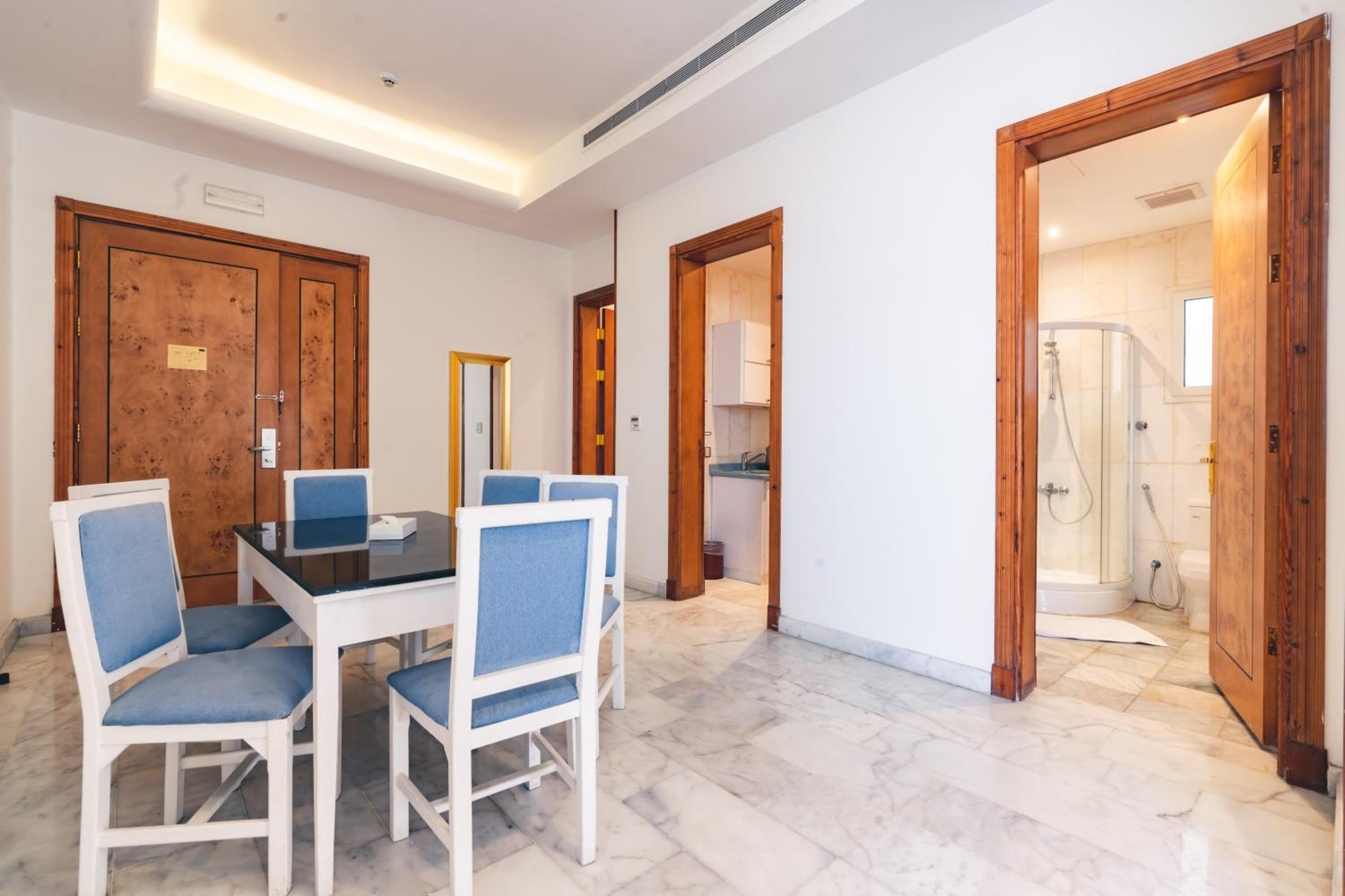 Фото Platinum Alkhamseen