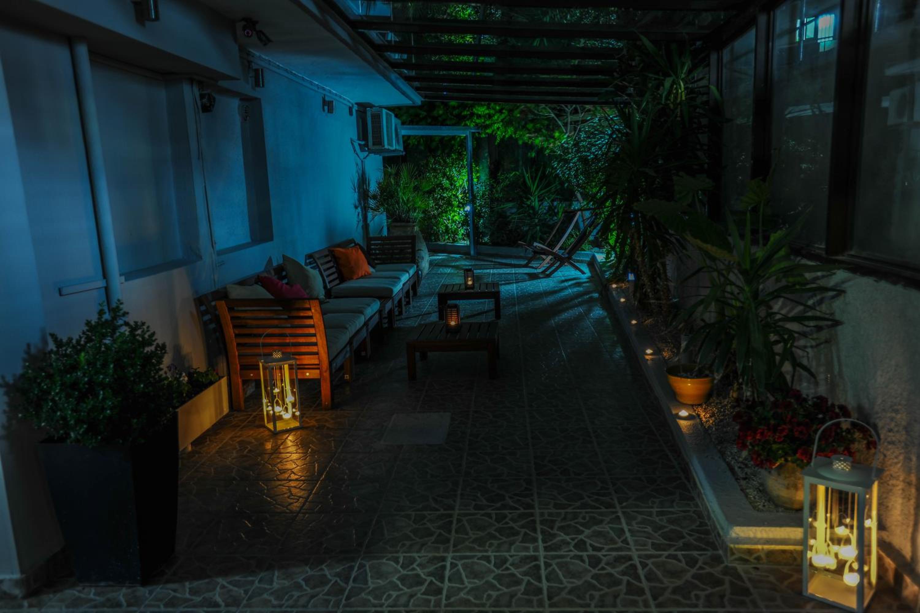 Фото 7 Palms Hotel Apartments