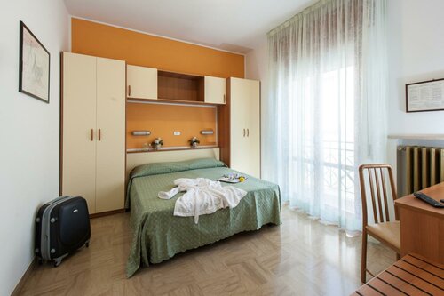 Внешний вид отеля Hotel Cannes в Беллария-Иджеа-Марине, фото 5