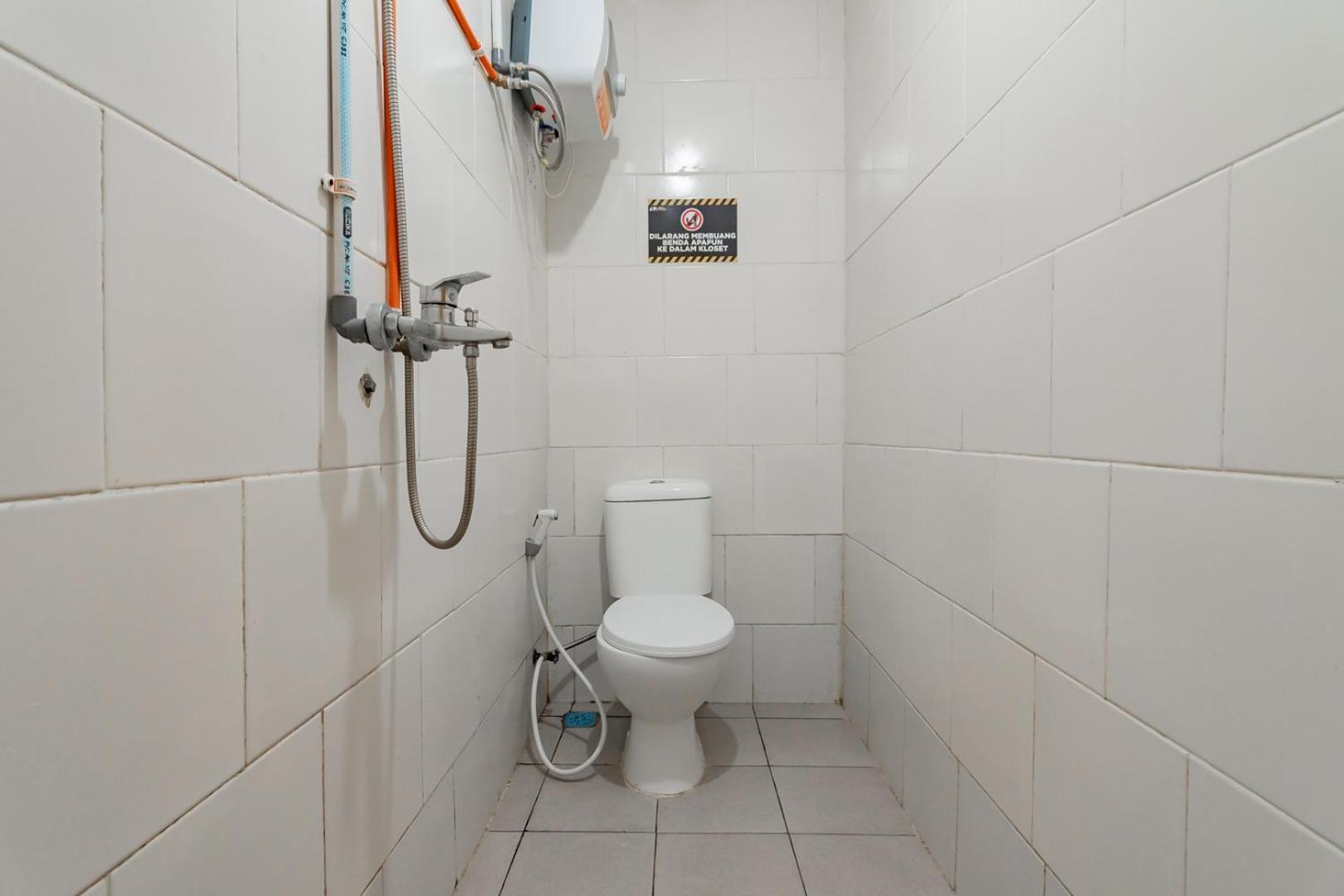 Фото RedDoorz near Riau Junction Mall 2