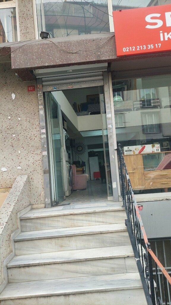 Thrift store Sedir Spot Second Hand Goods Are Bought and Sold, Istanbul, photo