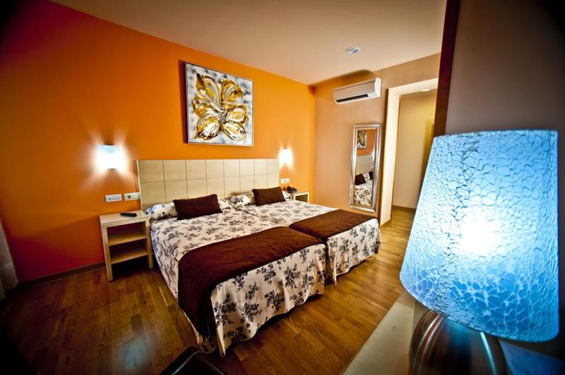 Фото Hotel Condes de Castilla