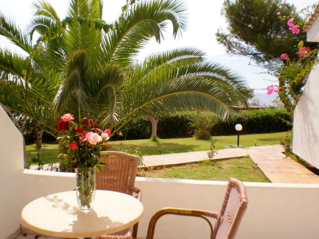 Фото Oasis Hotel