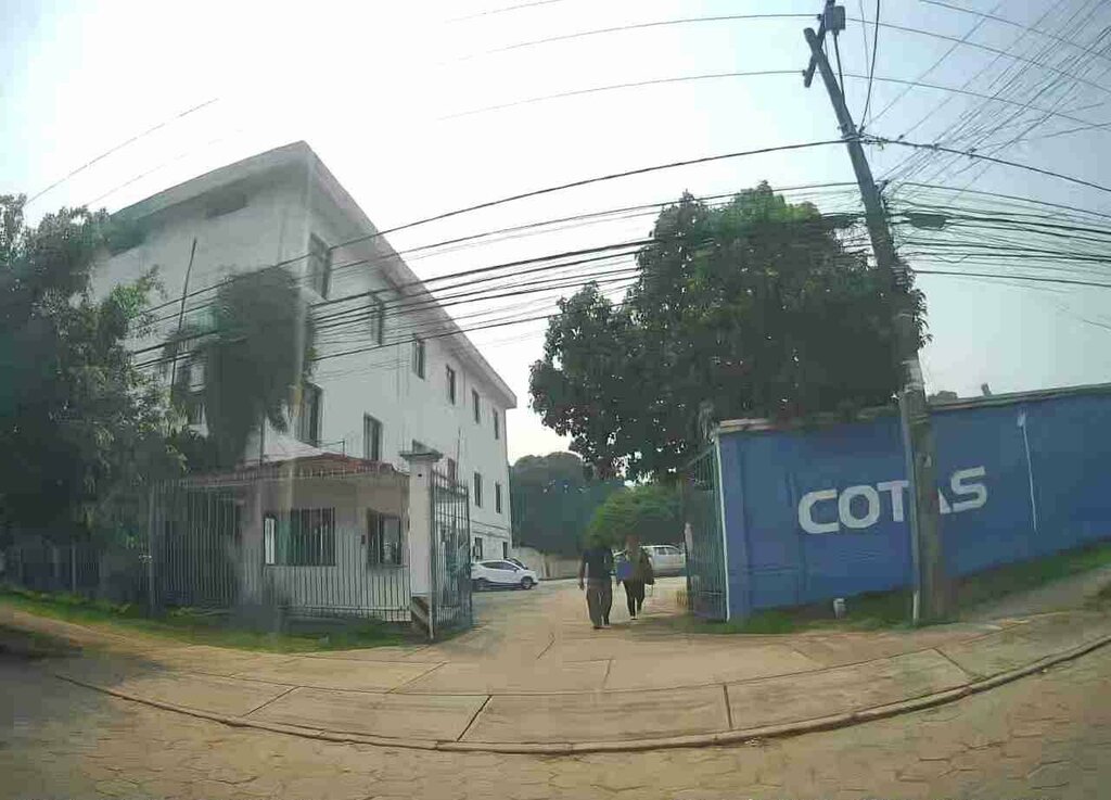 Mobile network operator Cotas, Santa Cruz de la Sierra, photo
