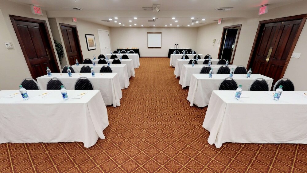 Фото Chase Suite Hotel Newark