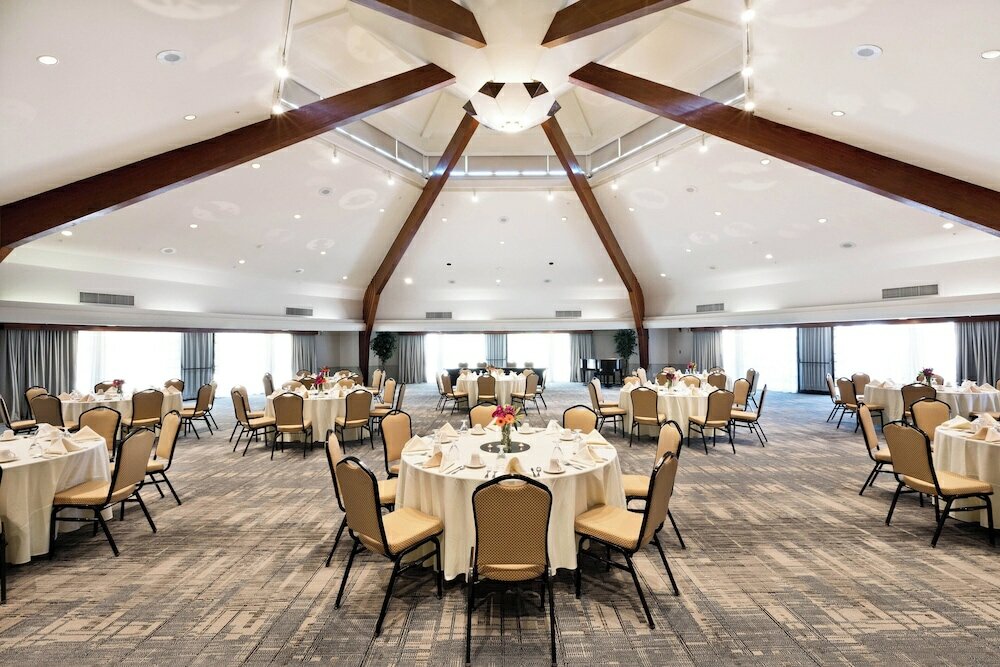 Фото Four Points by Sheraton Ventura Harbor Resort