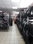 Magazin AvtoshinaPlyus (Okruzhnaya ulitsa, 2Ж) ، إطارات وسبائك السيارات