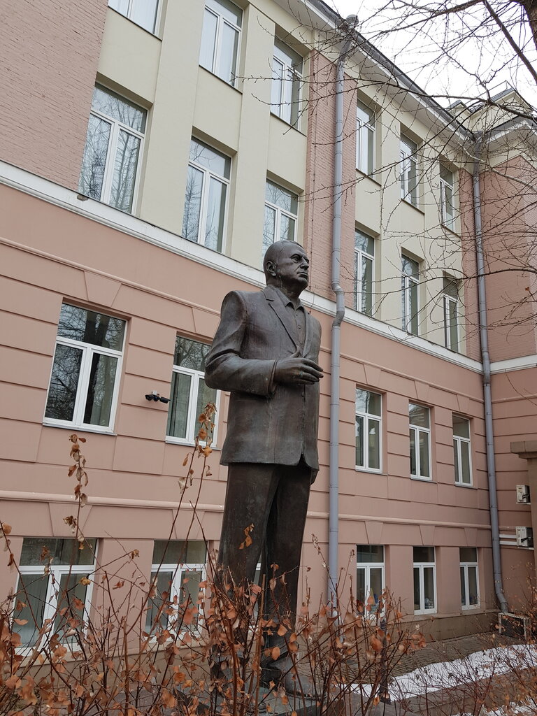 Памятник жириновскому в москве