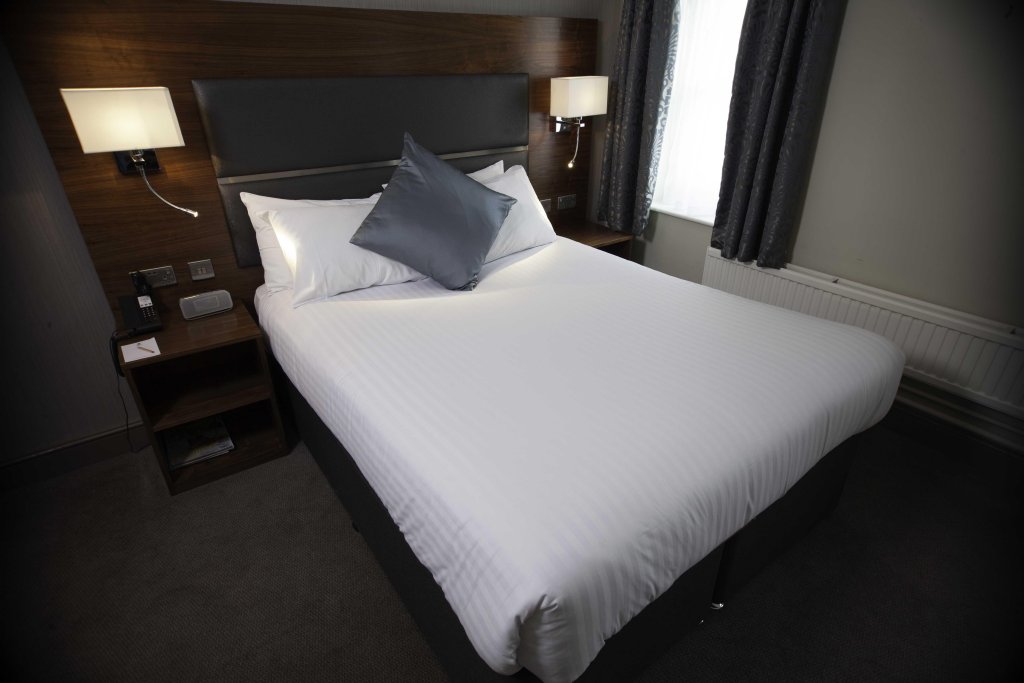 Фото Best Western Chilworth Manor Hotel