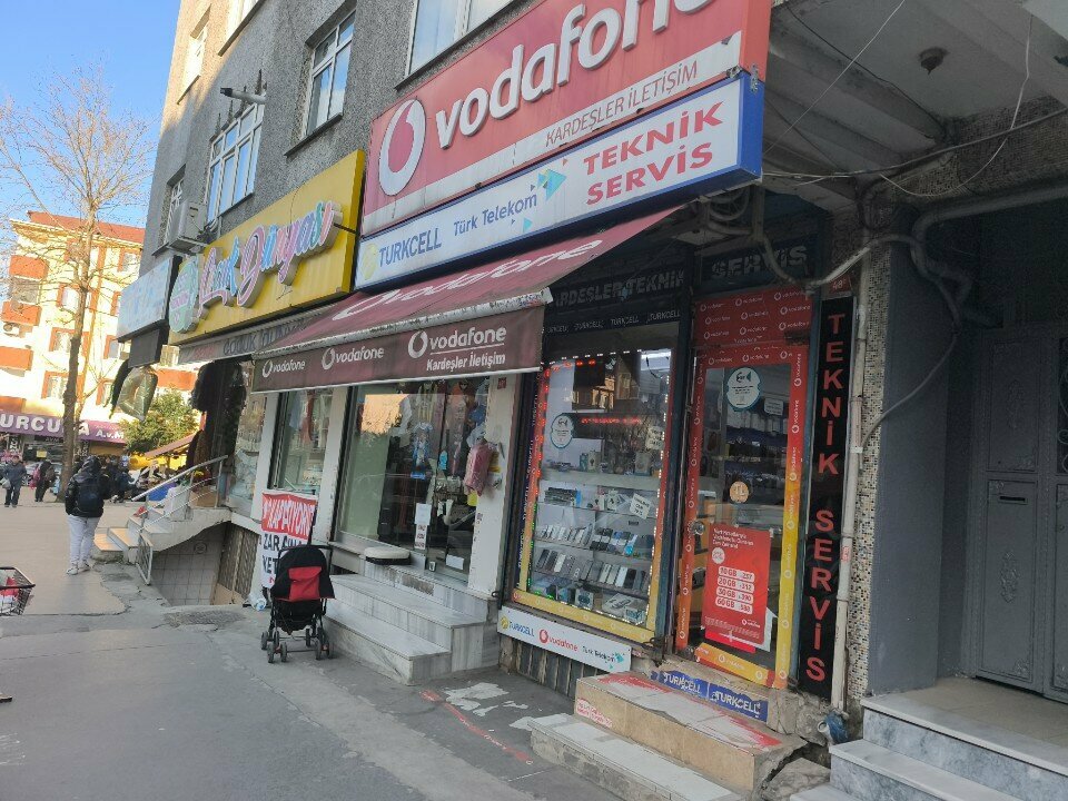 Mobile phone store Kardesler Communication, Istanbul, photo
