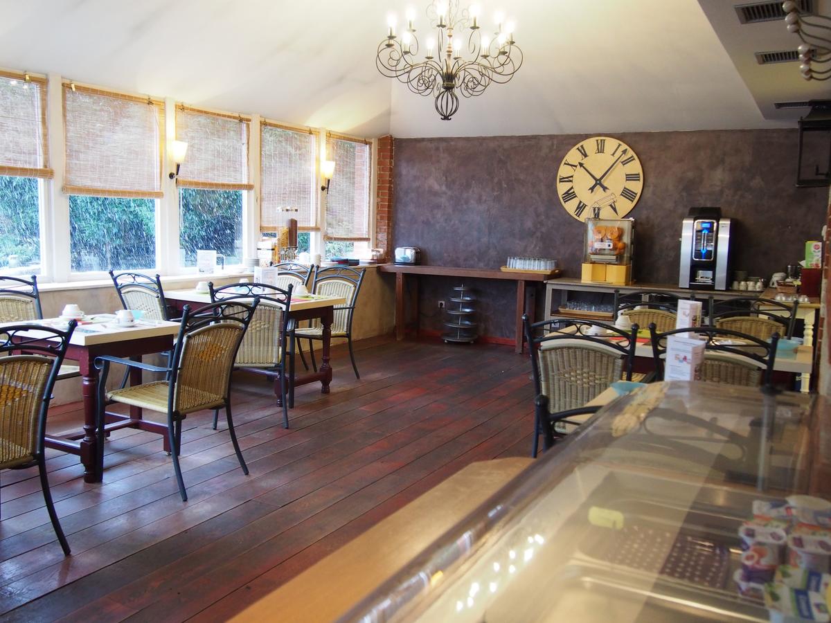 Фото Logis Hôtel Les Pages