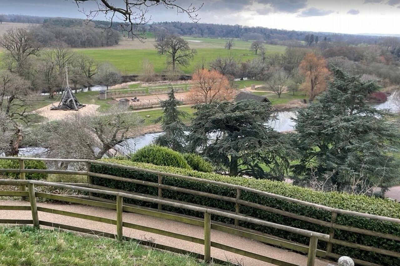 Фото Warwick Castle Knight's Village
