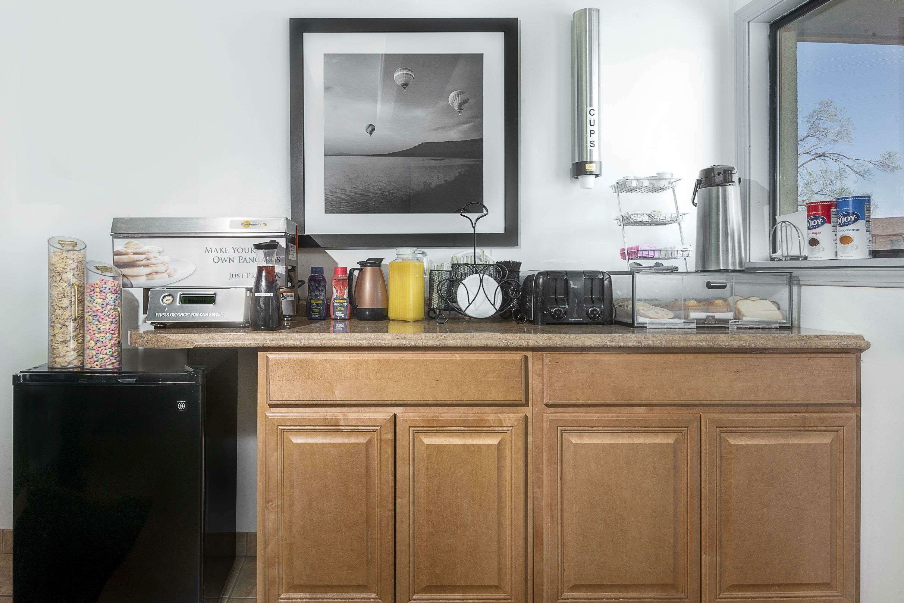 Фото Travelodge by Wyndham Las Vegas Nm