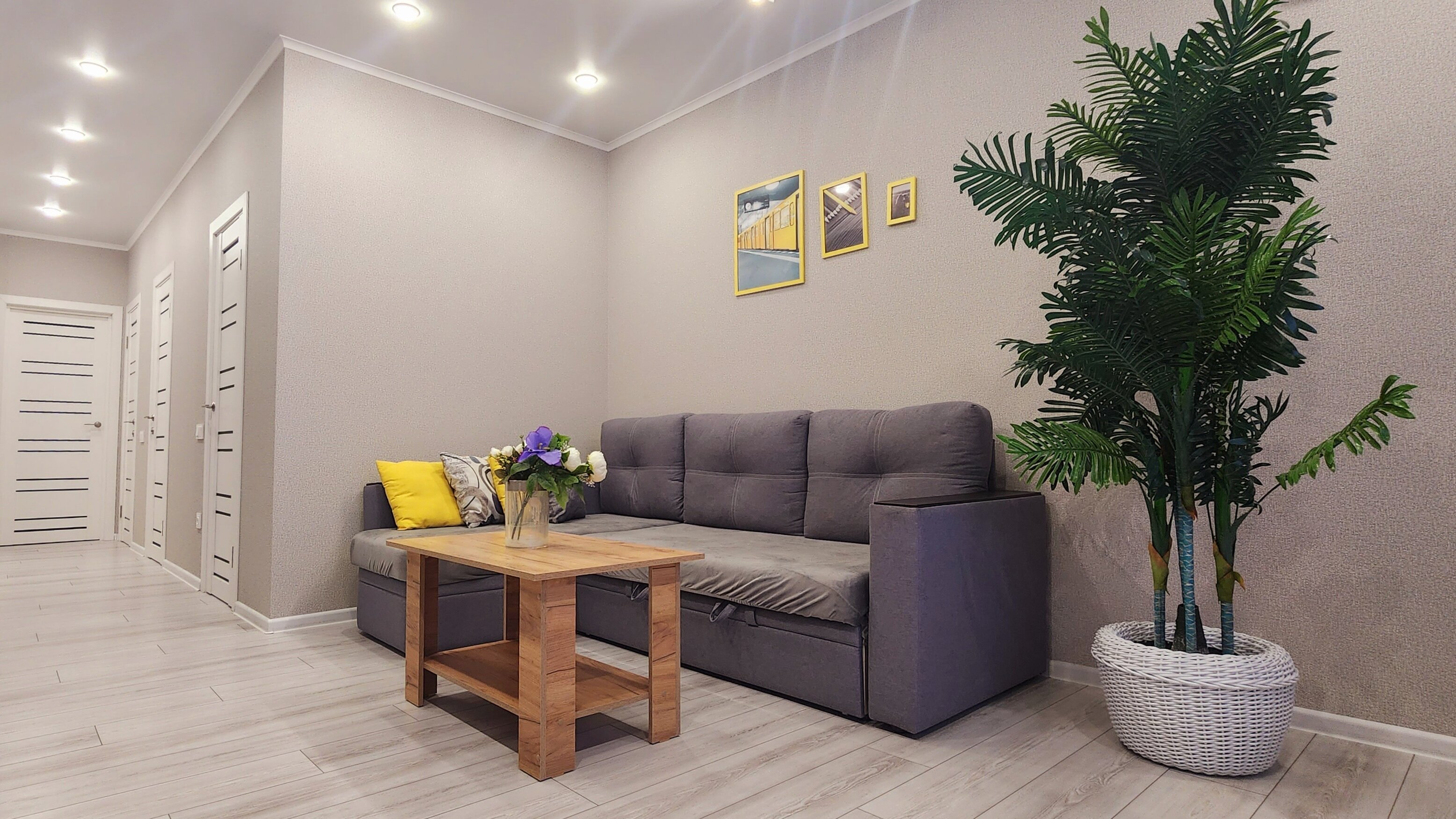 Фото Двухкомнатная квартира с видом на фонтан