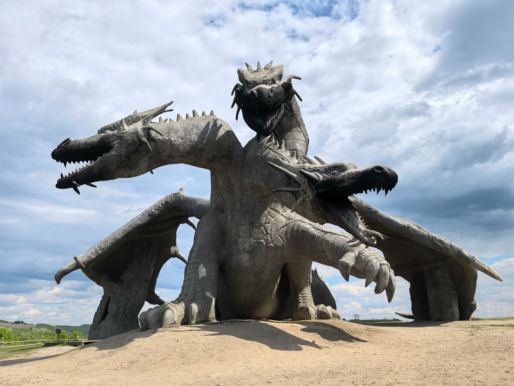 Жанровая скульптура Змей Горыныч, Липецкая область, фото