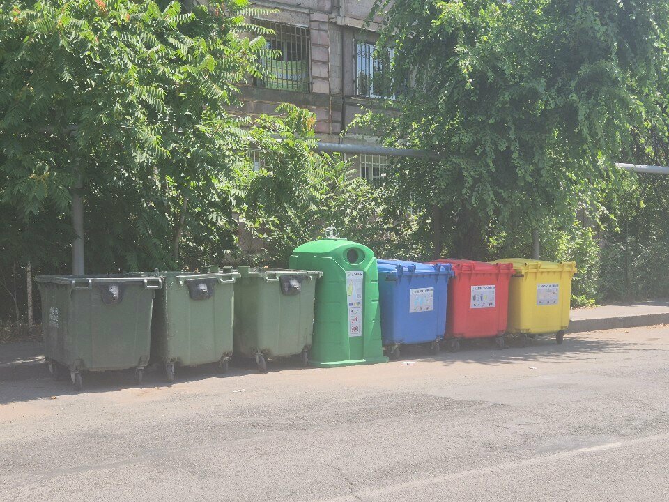 Waste sorting Пункт раздельного сбора мусора, Yerevan, photo