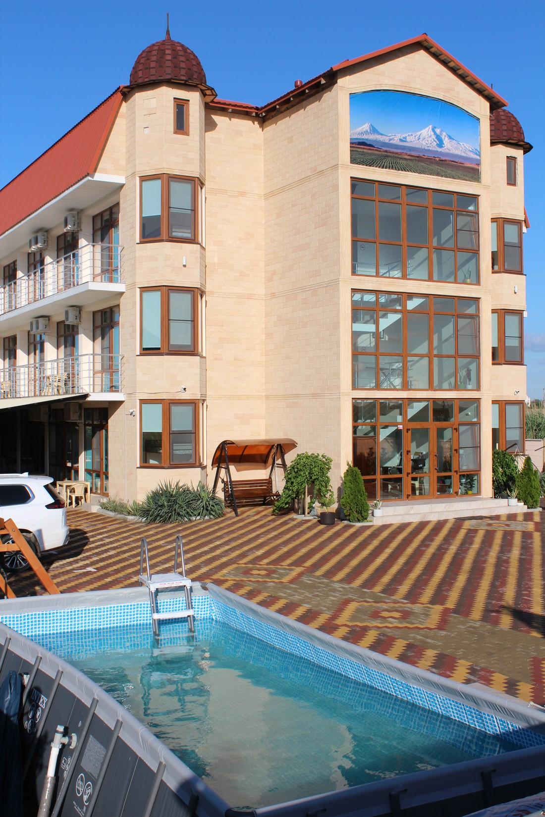 Фото отеля 1