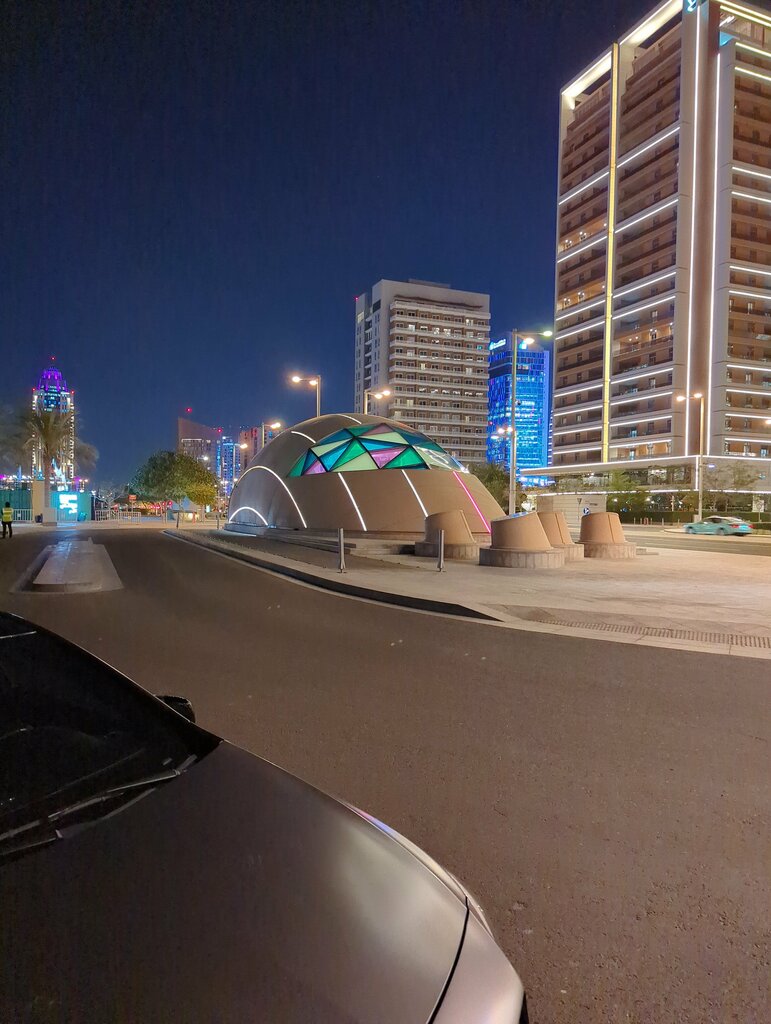 توقف وسائل النقل العام Yacht Club ، الضعاين، صورة