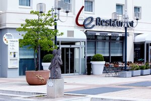 отель Hotel Campanile Paris Ouest Chaville