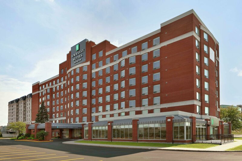 Гостиница Embassy Suites by Hilton Montreal Airport