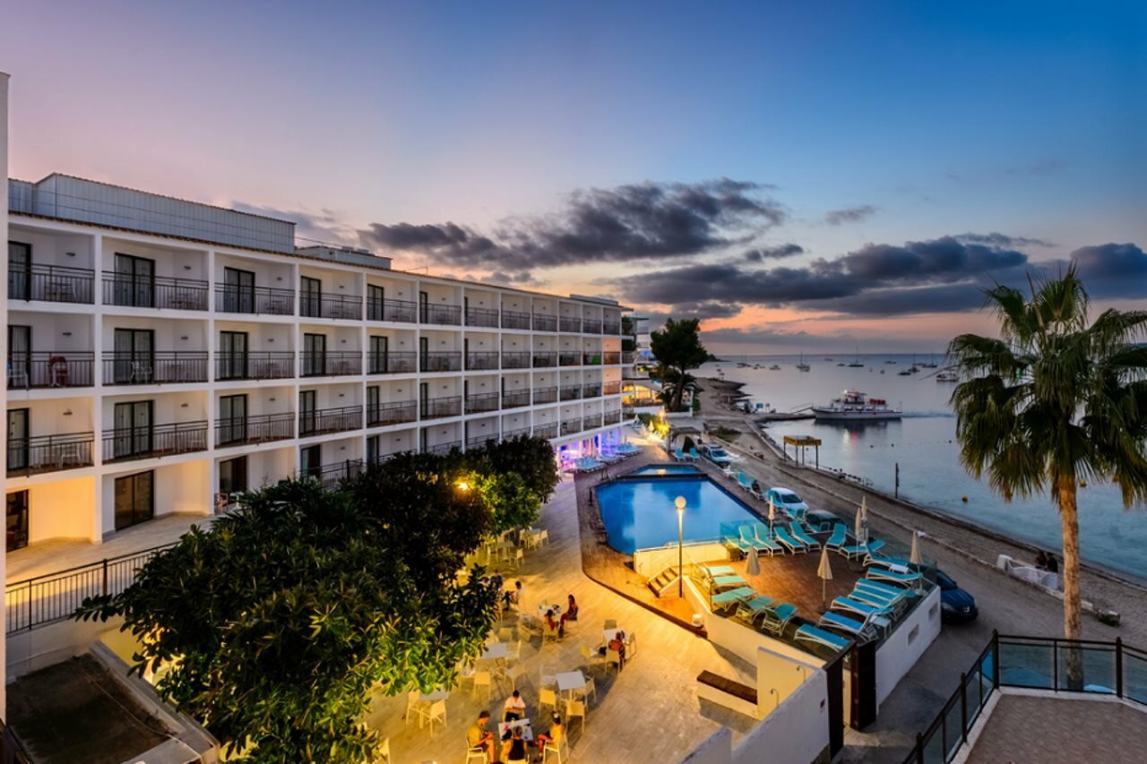 Фото отеля 1