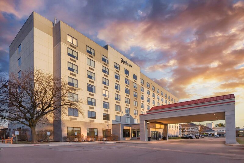 Гостиница Radisson Hotel Detroit Metro Airport