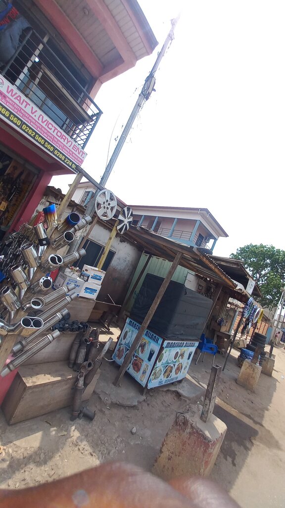 Auto parts and auto goods store Wait V. Ent, Accra, photo