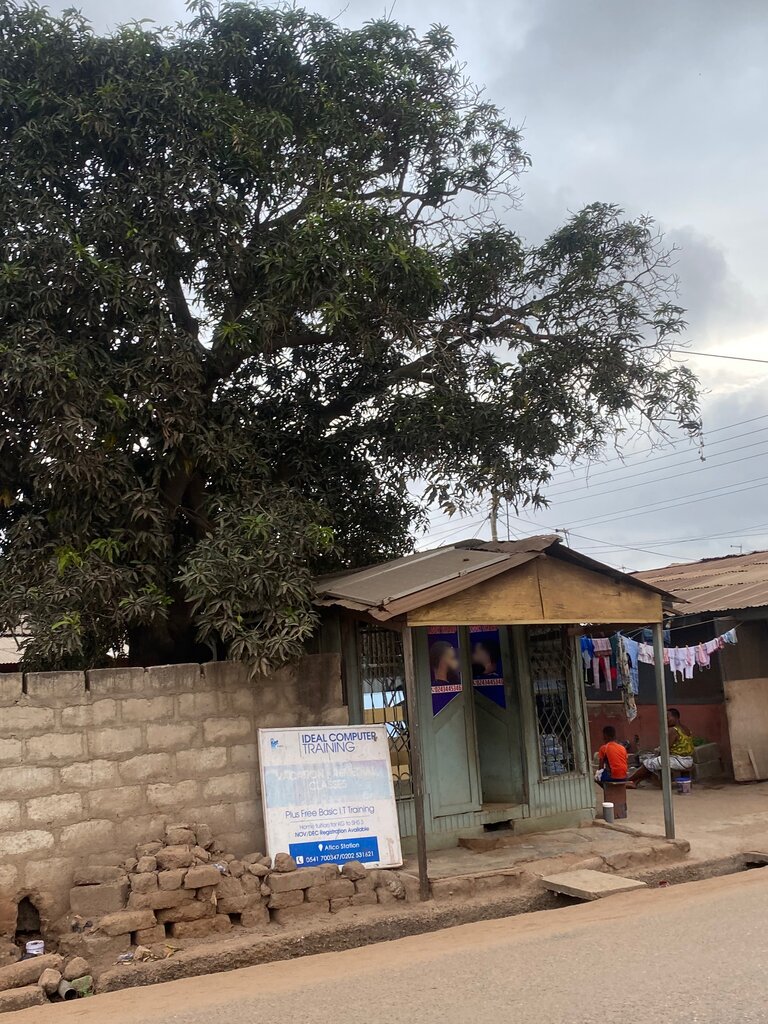 Barber shop Look Sharp, Accra, photo