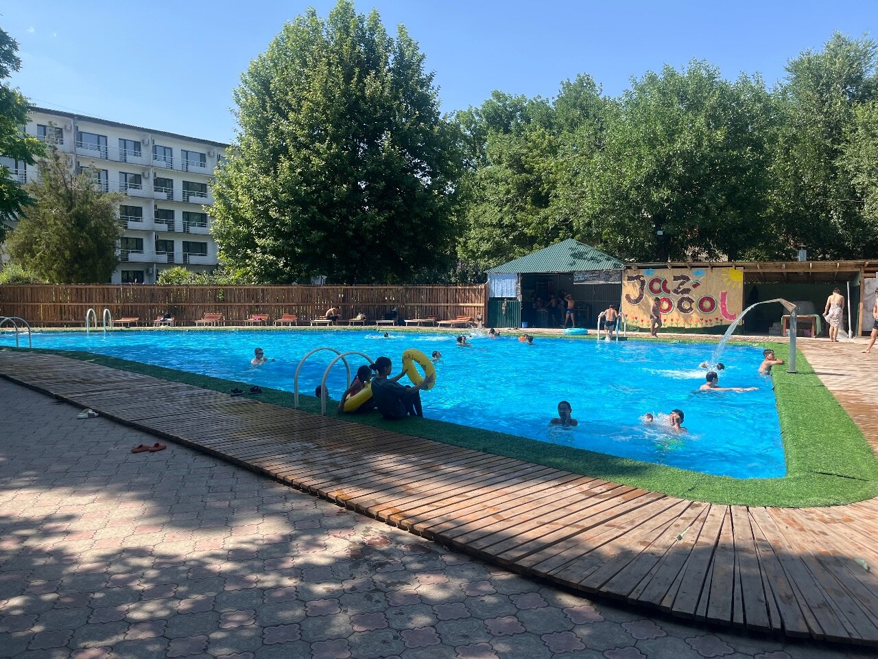 Фото отеля 2