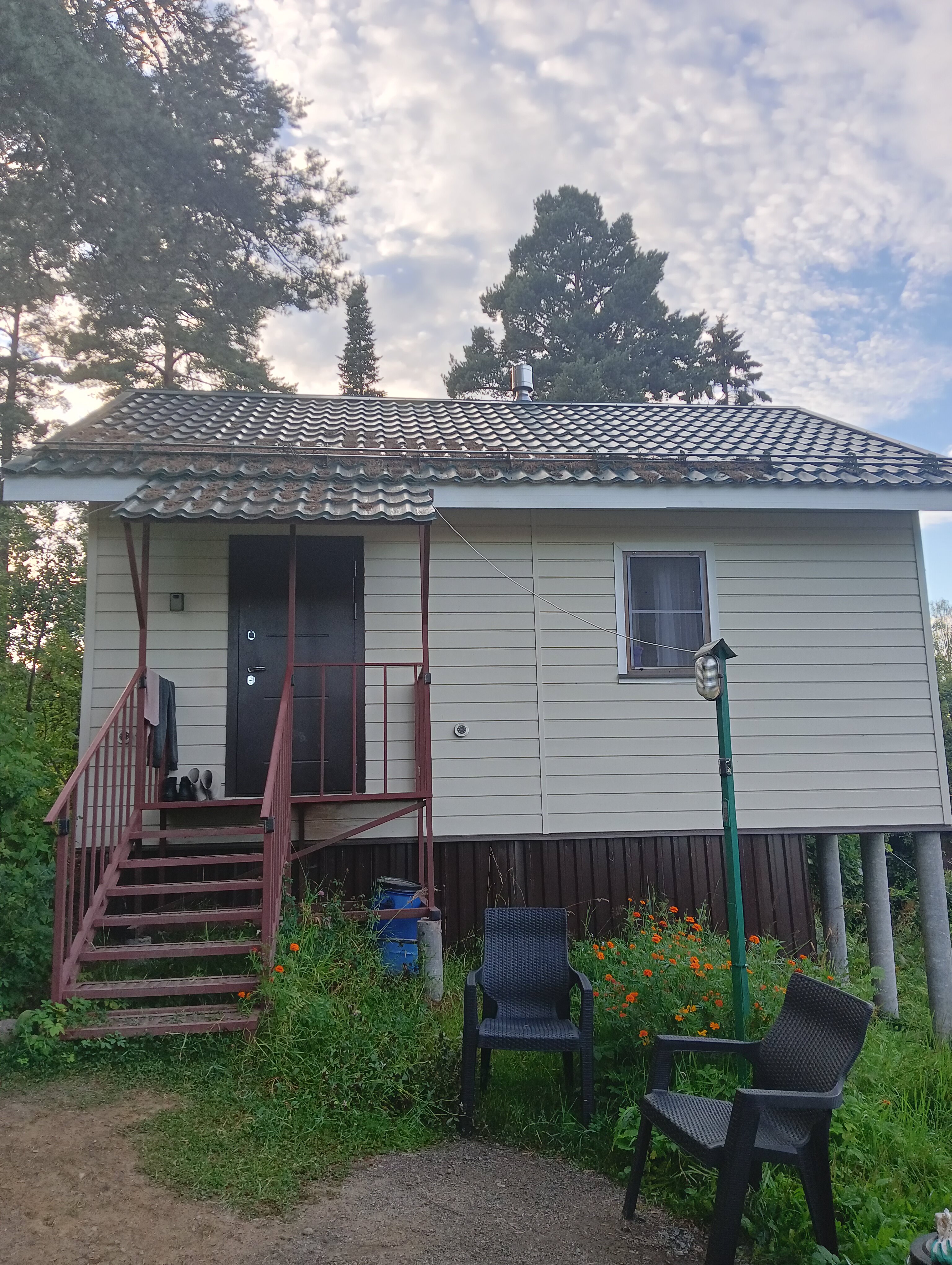 Фото Домик на горке