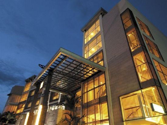 Фото The Avenue Plaza Hotel