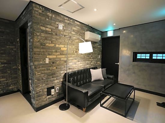 Фото Gupo Station Almond Hotel