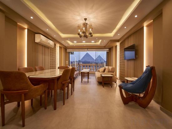 Фото Pyramids Charm