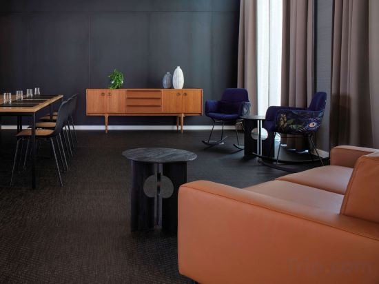 Фото Adina Apartment Hotel Cologne