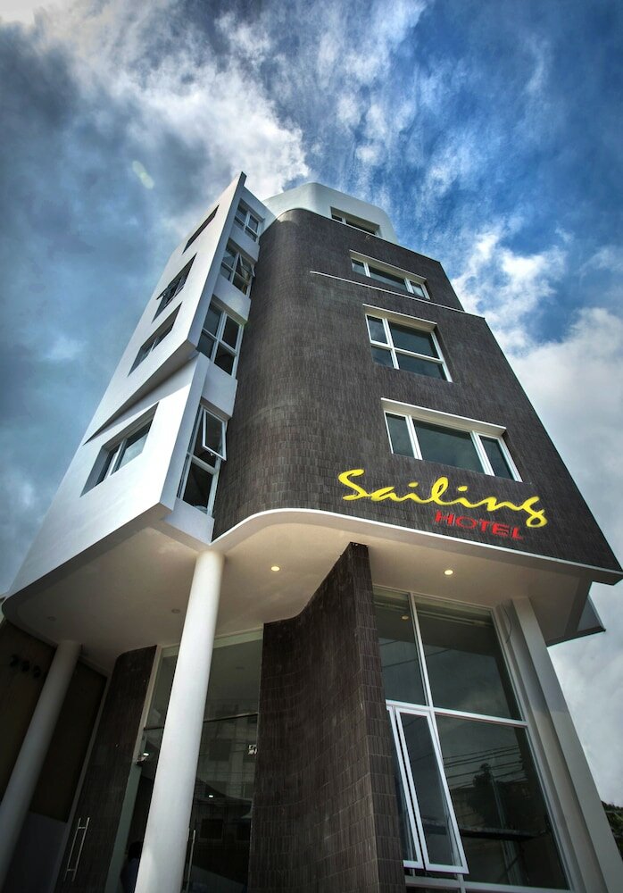 Фото отеля 1