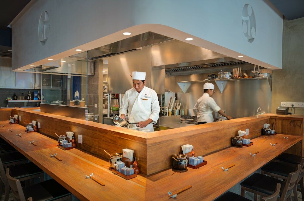 Фото The Aviary Hotel