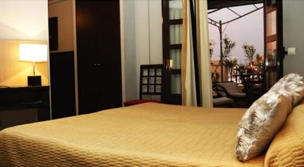 Фото Hotel Plaza Sevilla