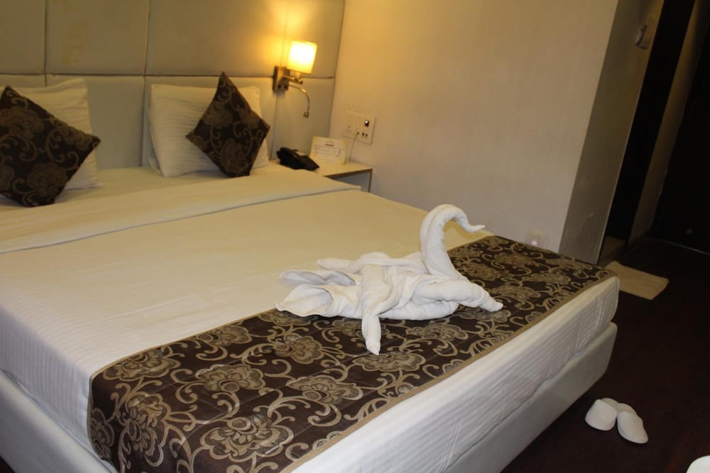 Фото The Manor Hotel