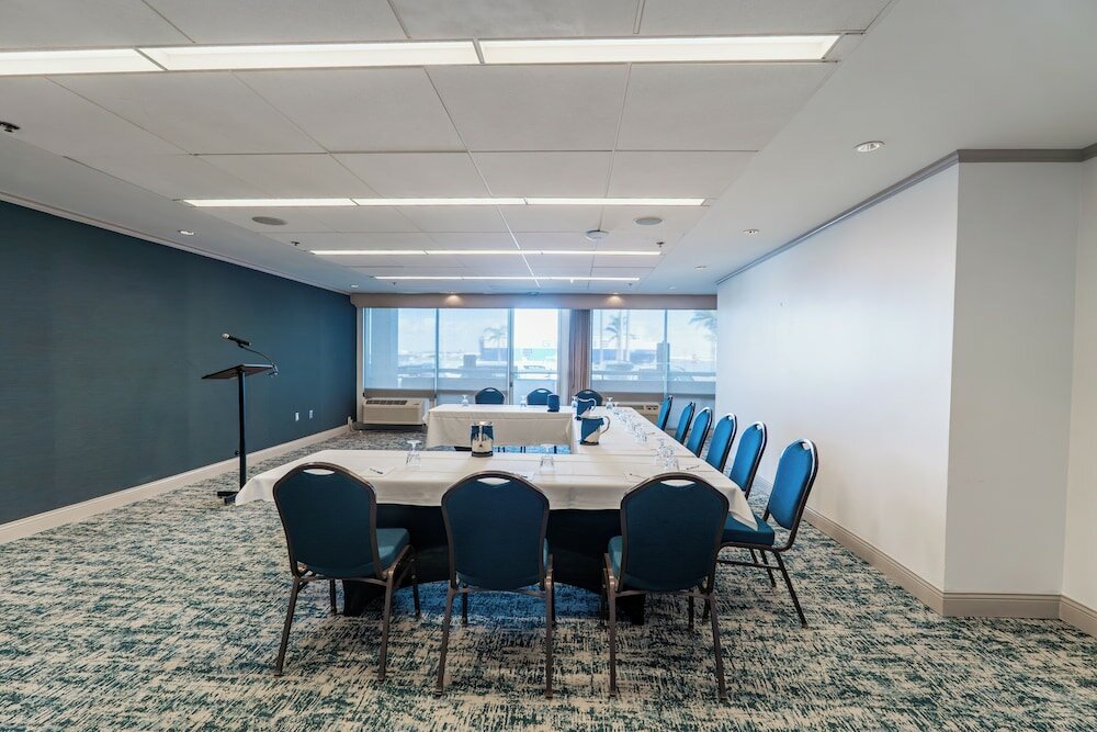 Фото Bay Club Hotel & Marina