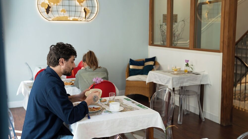 Фото Brit Hotel Des Grands Hommes Bordeaux Centre