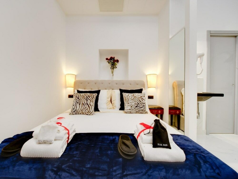 Фото Queen Palace Suites