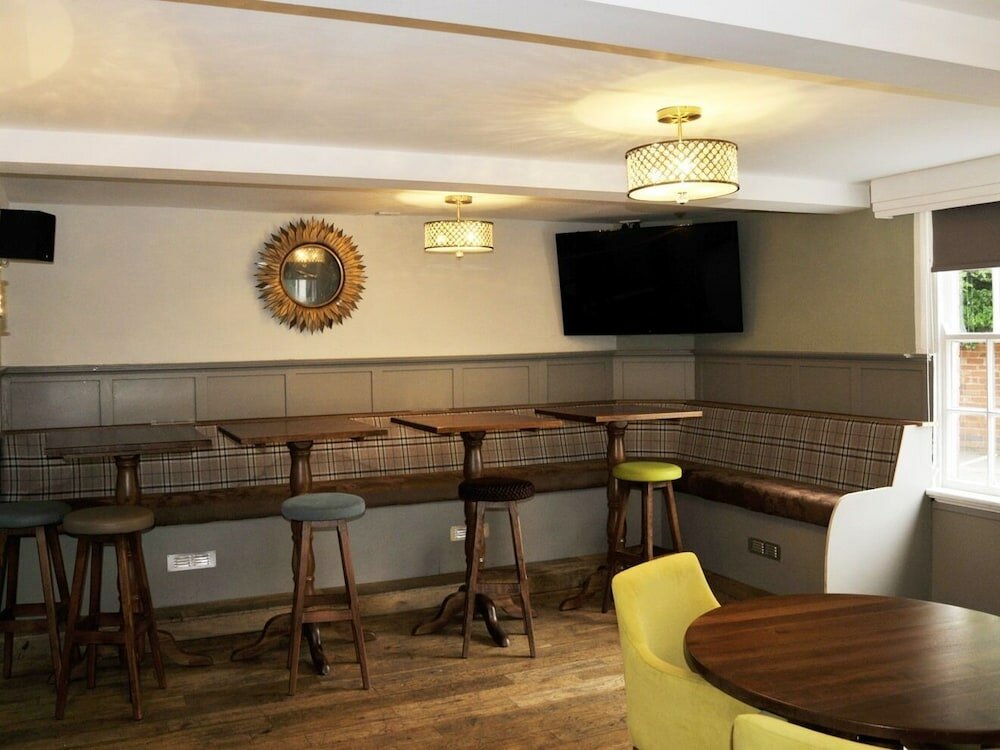 Фото The Coach Hotel