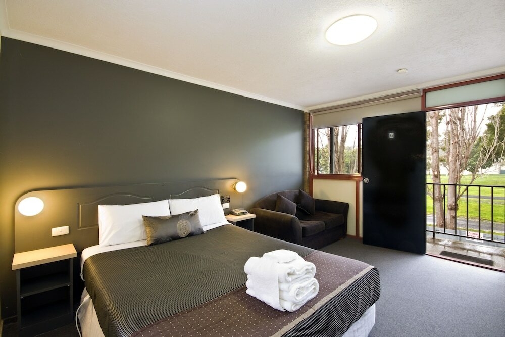 Фото Lorne Coachman Inn