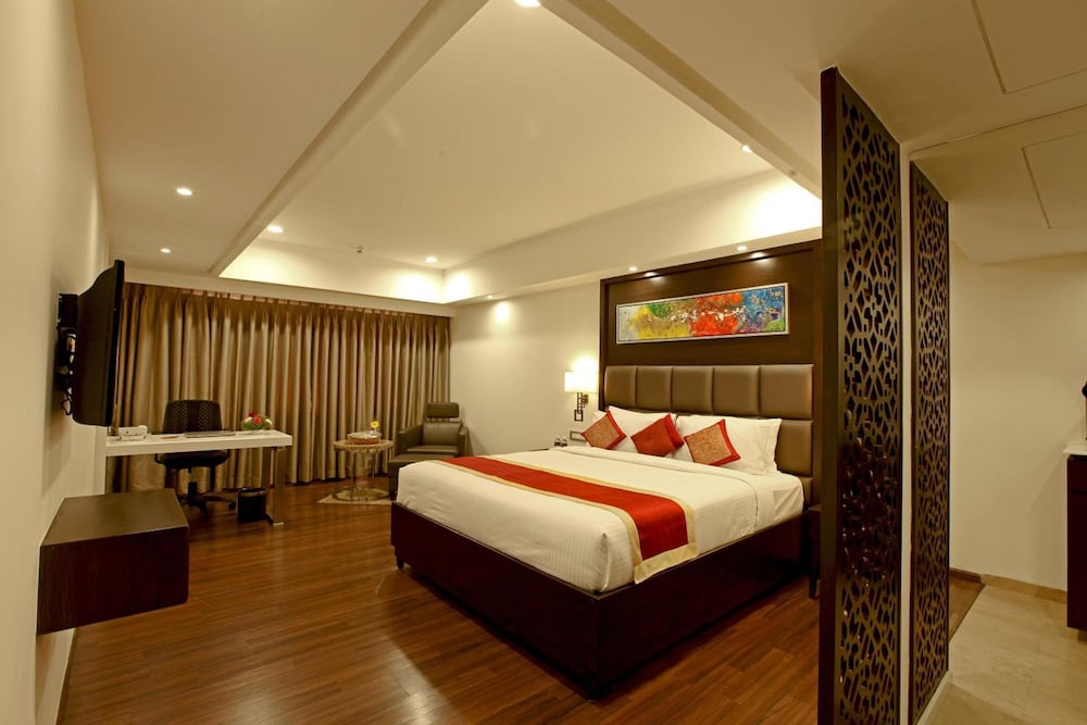 Фото Goutham Grand Hotel